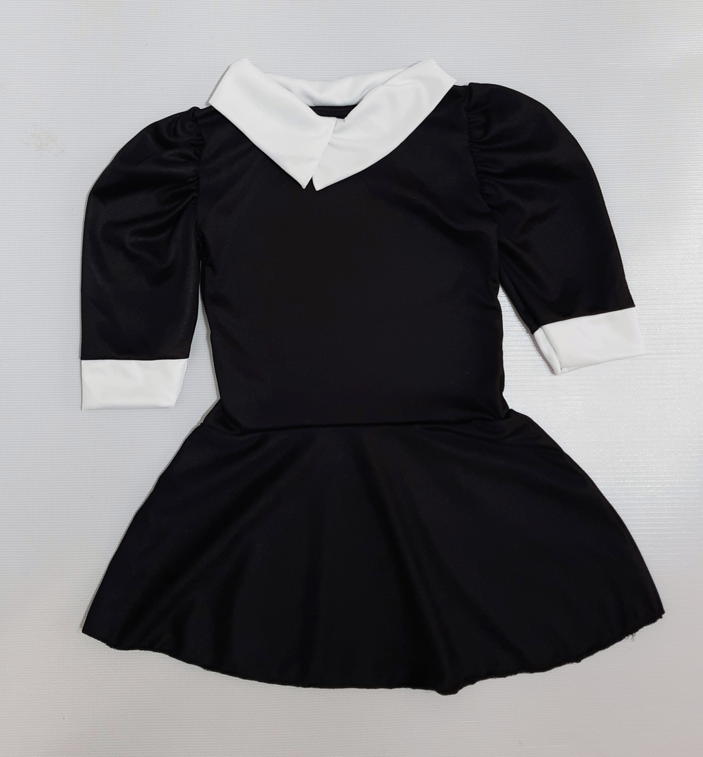 Wandinha addams roupa