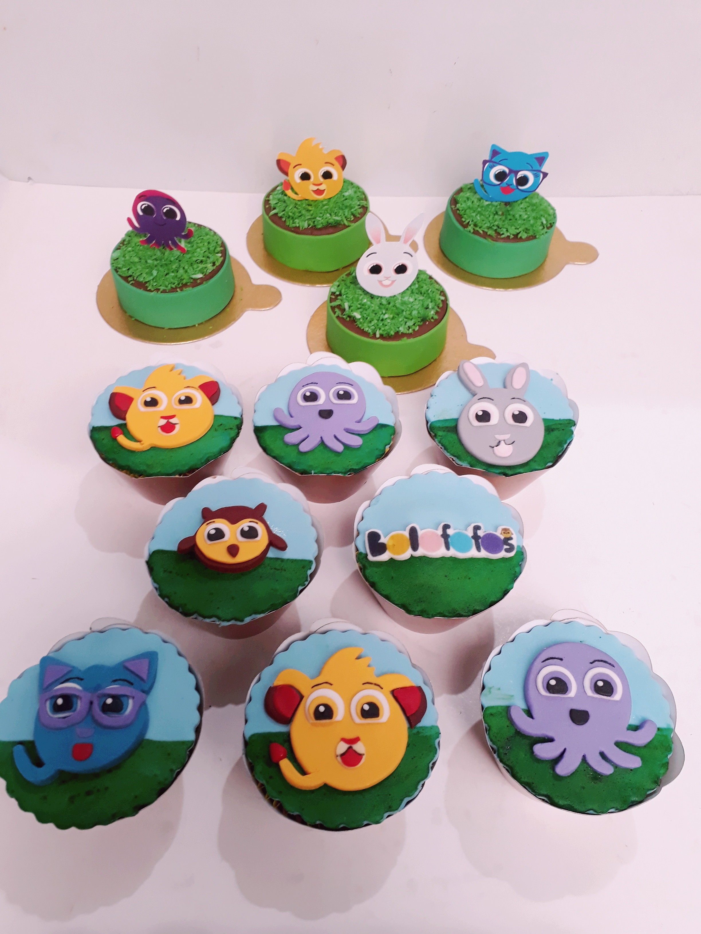 Bolo e cupcakes temáticos “Minecraft”