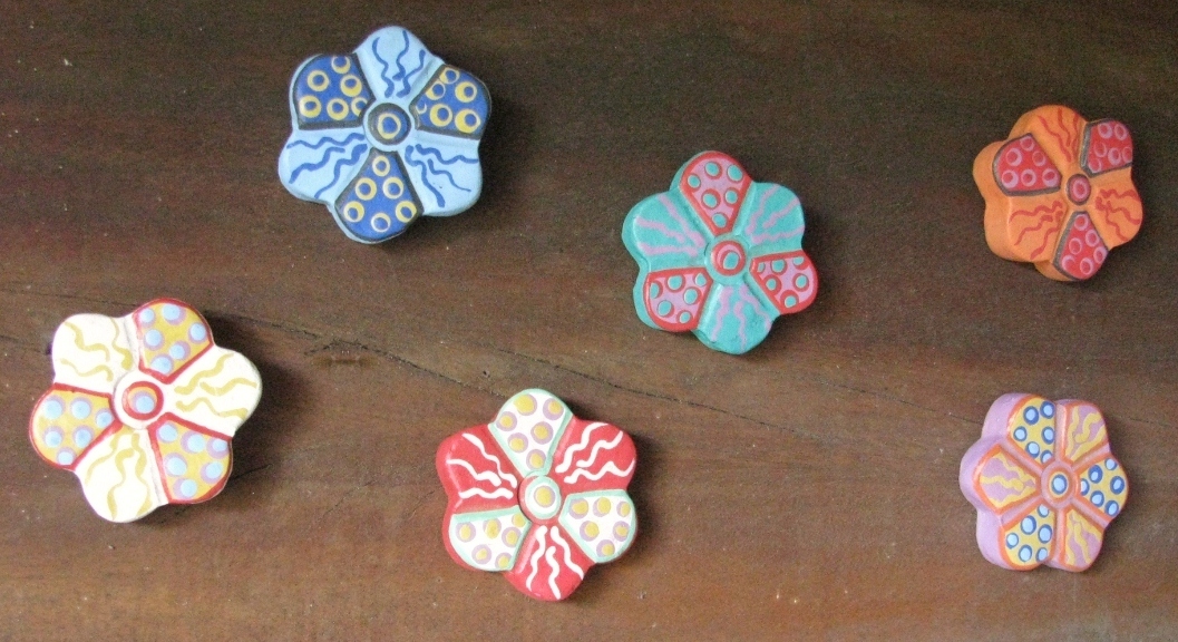 ENFEITE DE CER u00c2MICA PARA PAREDE FLORES ESPELHOS ARTESANAIS E AFINS Elo7 Enfeite De Flores ~ ENFEITE DE CER u00c2MICA PARA PAREDE FLORES ESPELHOS ARTESANAIS E AFINS Elo7