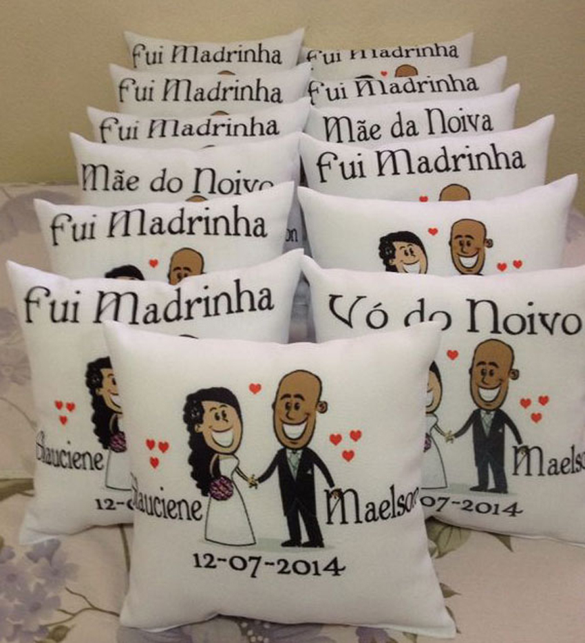 Resultado de imagem para lembrança padrinhos madrinhas casamento ALMOFADA