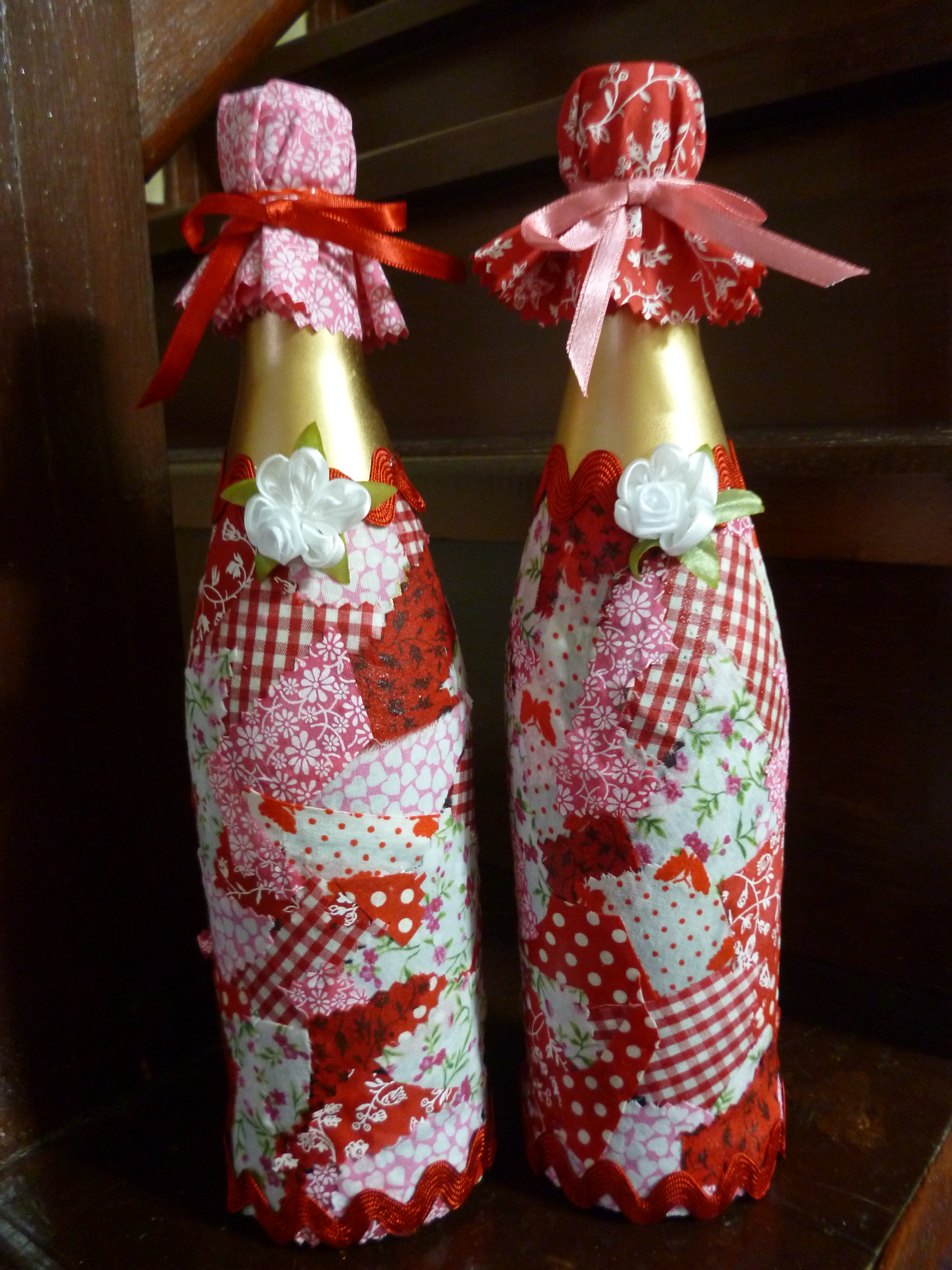 Dueto de Garrafas Decoradas em Patchwork | Renda Rosada