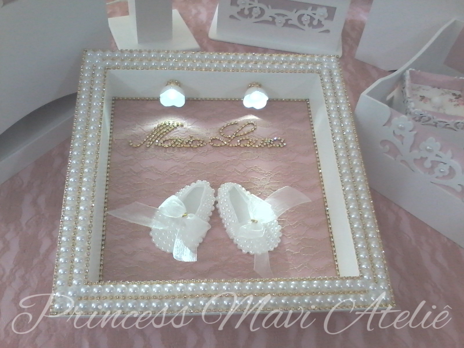 KIT DE HIGIENE FLORES COROA COM PEROLAS Princess Mavi Ateli u00ea Elo7 Enfeite De Kit ~ KIT DE HIGIENE FLORES COROA COM PEROLAS Princess Mavi Ateli u00ea Elo7