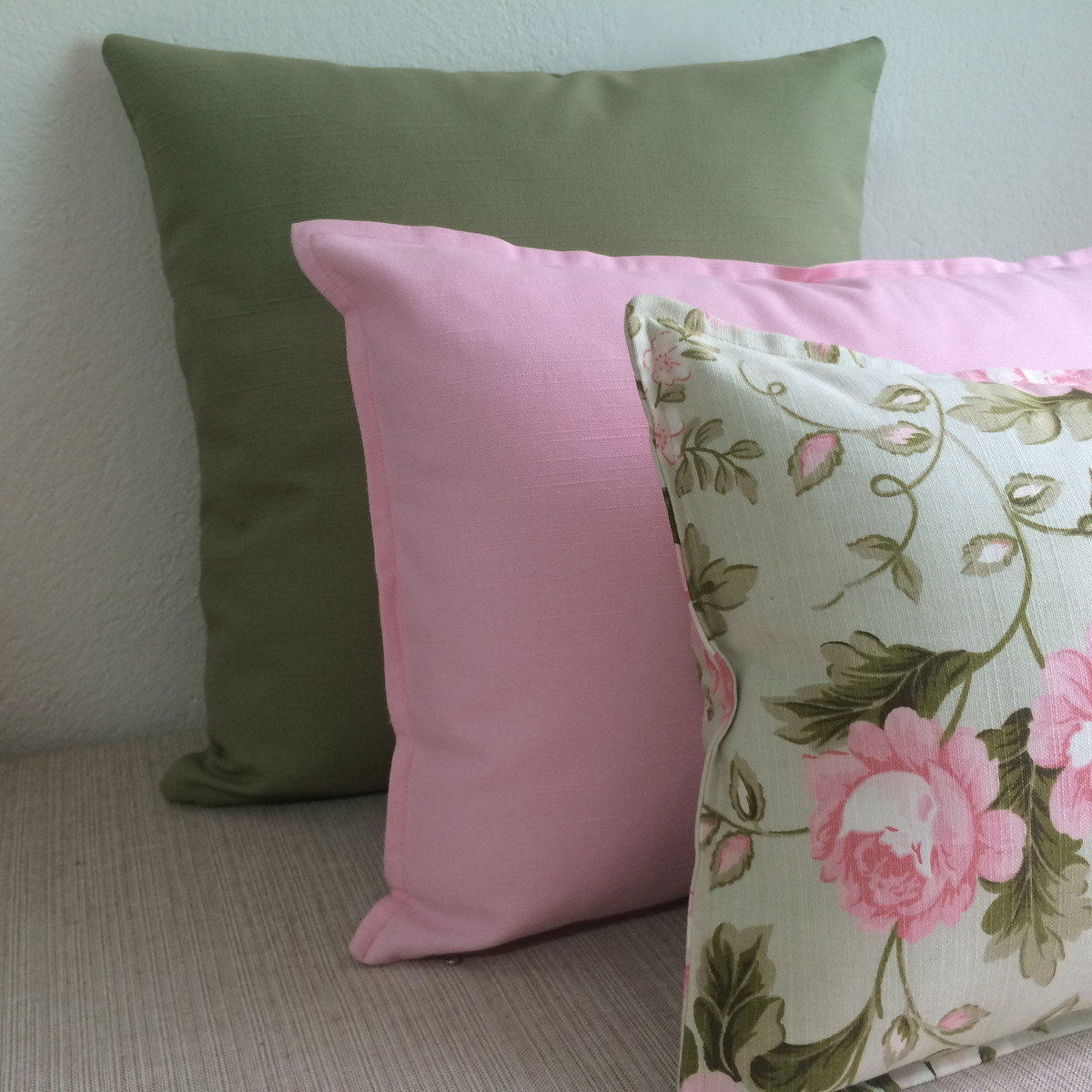 almofadas sofa verde musgo kit 3 almofadas tons de verde e rosa no elo7 as almofadas sofa verde musgo kit 3 almofadas tons de verde e rosa no elo7 as