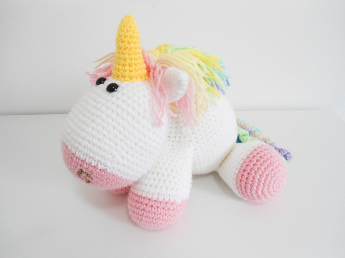 amigurumi unicórnio pastel colors