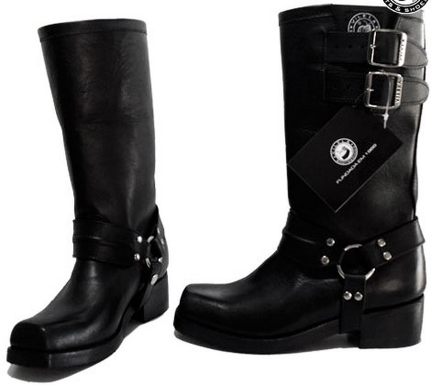 bota cano baixo com fivelas