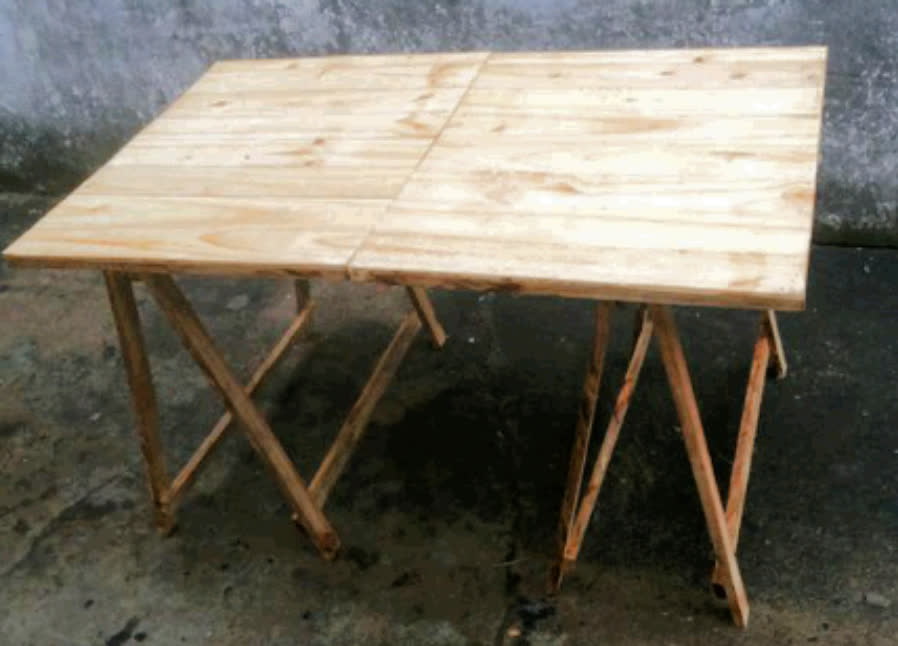 mesa cavalete dobrável compacta