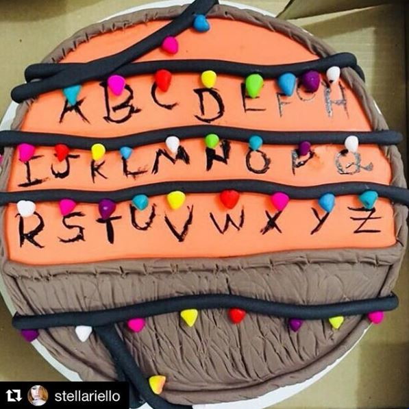 Bolo Stranger Things ( Pasta Americana ) no Elo7 Ditas Doces e