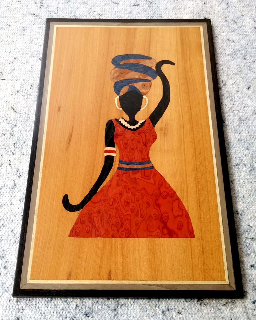 quadro em marchetaria arte africana mulher elegante no quadro em marchetaria arte africana mulher elegante no