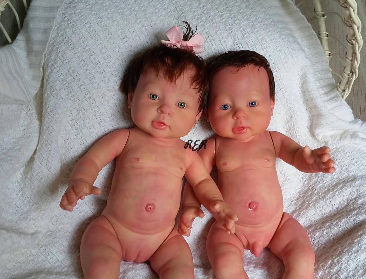 Bebê Reborn Gêmeos Casal Menino Corpo de Silicone Realista : :  Brinquedos e Jogos