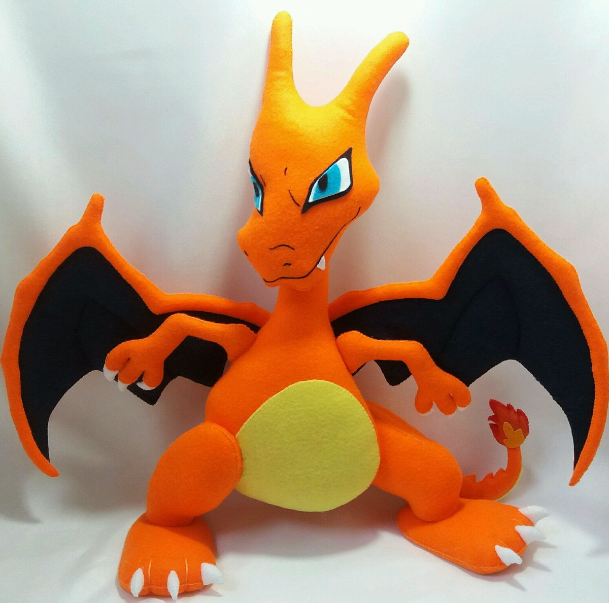 dragão charizard pokémon no