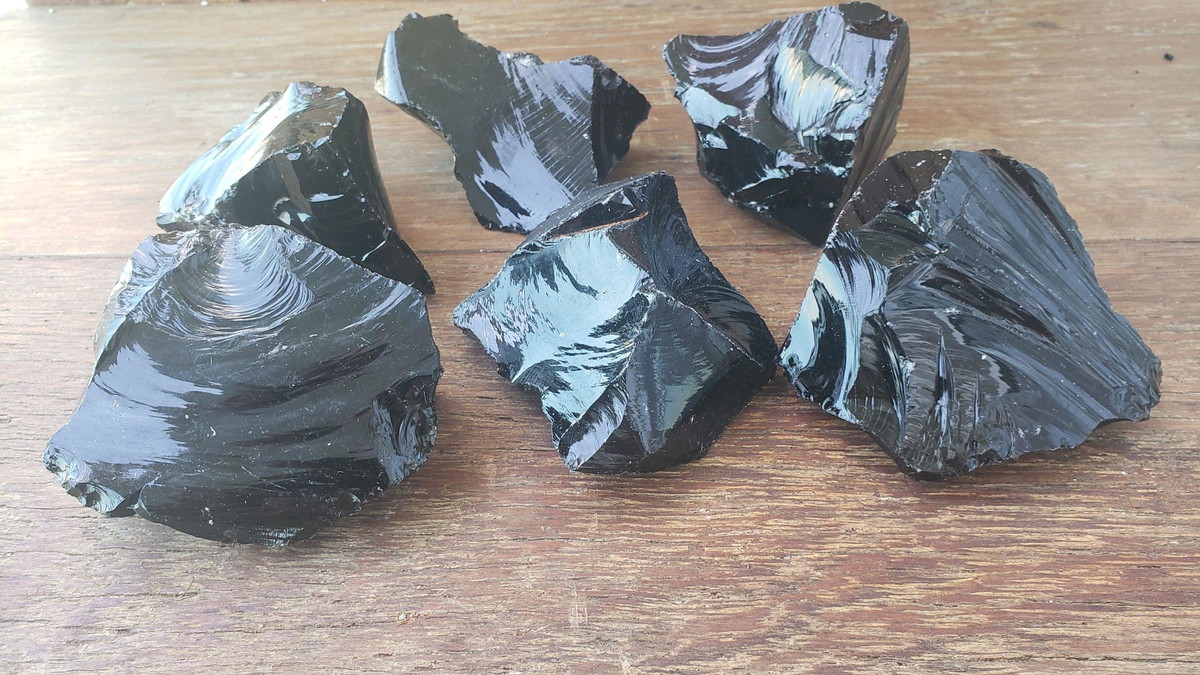 Nao sei como funciona o Jinton Pedra-obsidiana-negra-bruta-grande-de-200g-a-250g-magia
