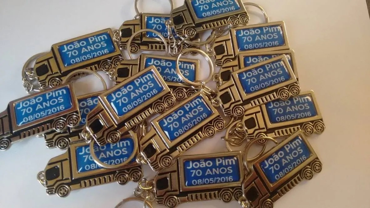 100 Chaveiros Caminhão Caminhoneiro Frete Personalizado R76 no Elo7