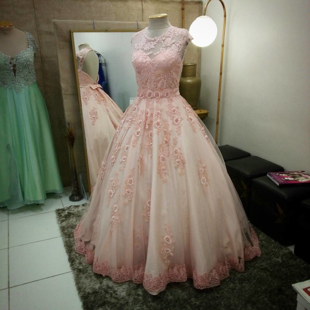 valor de aluguel de vestido de debutante