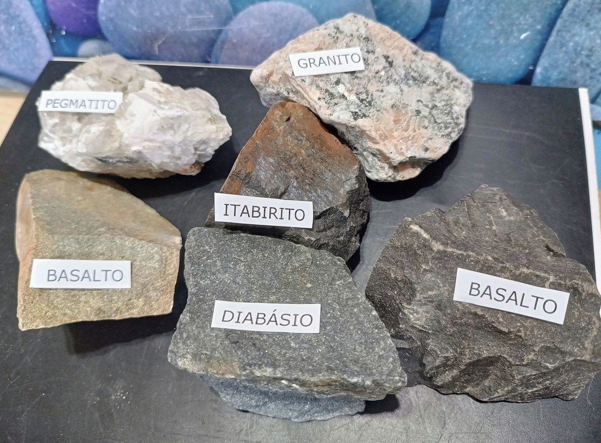 Cite Três Exemplos De Rochas Magmáticas
