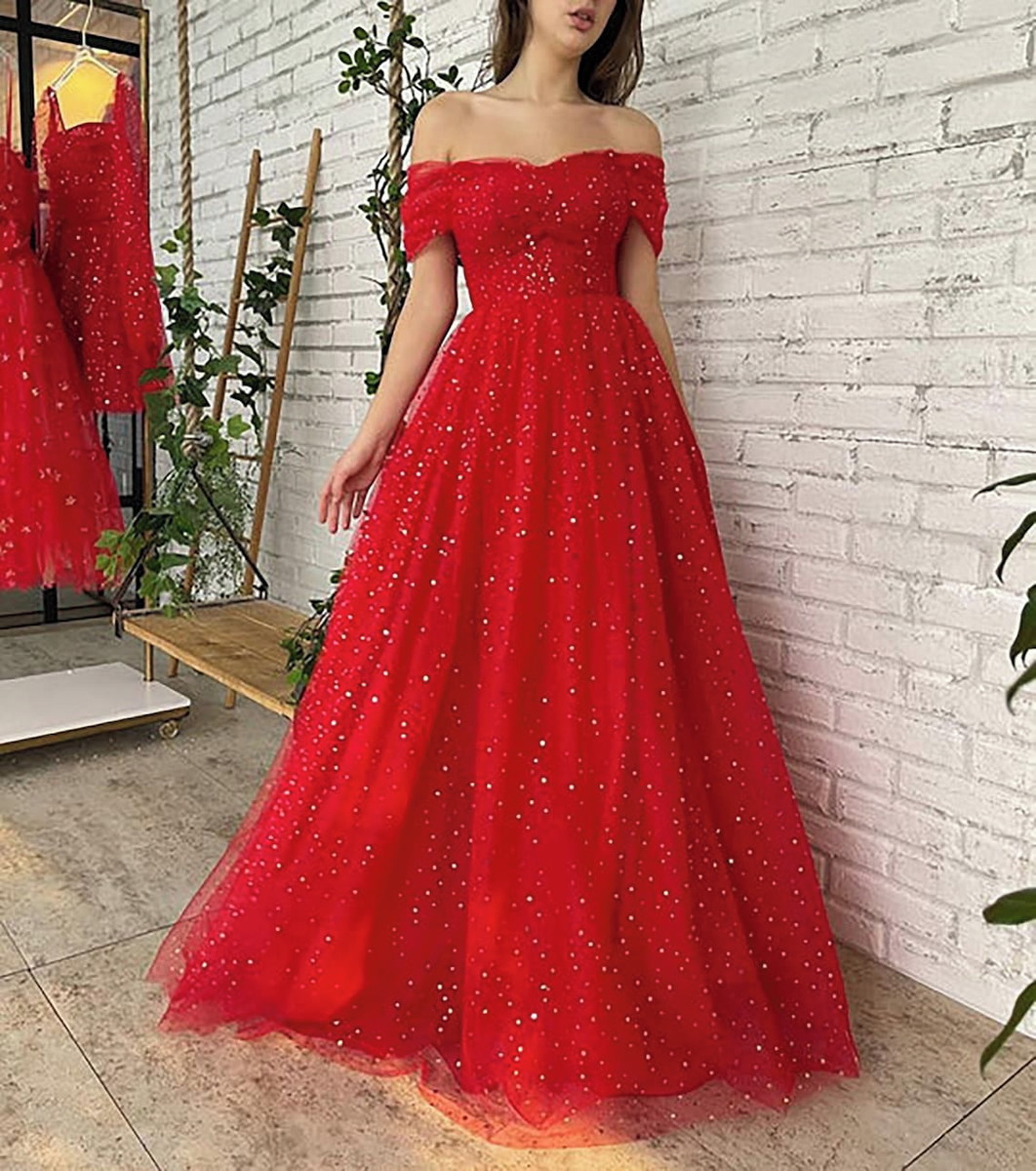 VESTIDO DE DEBUTANTE PRINCESA VERMELHO COM RENDA BORDADA E STRASS