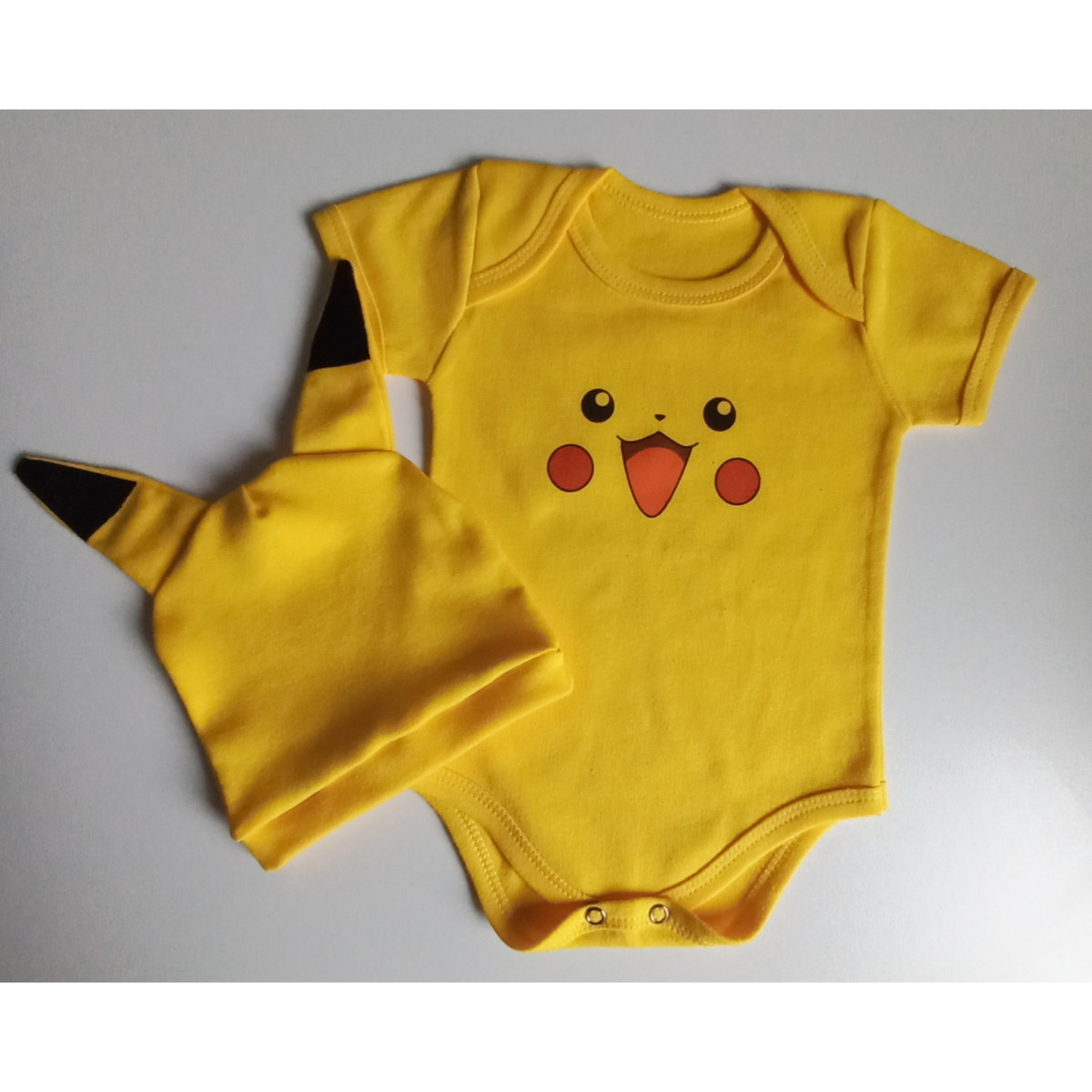 Body Temático Fantasia Bebê Pikachu Pokémon + Touquinha - R$ 40,9