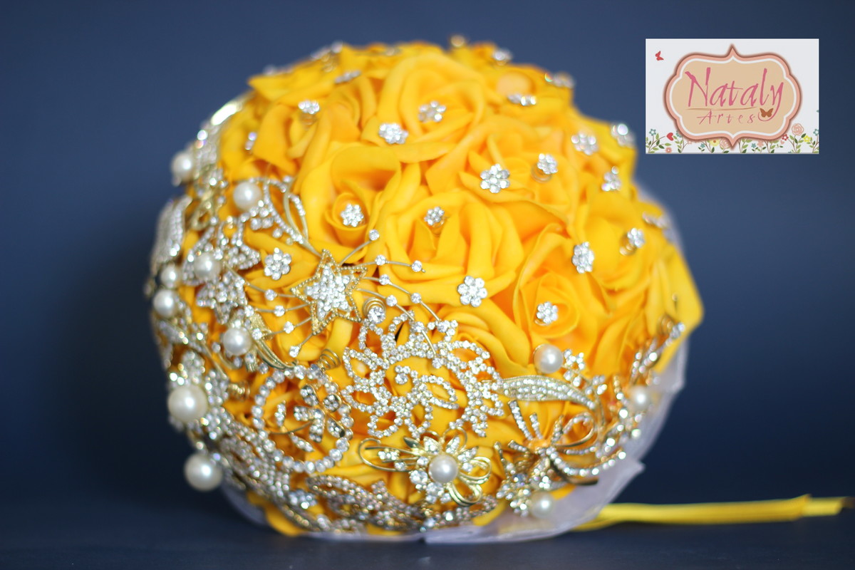 buque de broche amarelo