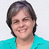 CLÁUDIA ADRIANA DE AGUIAR